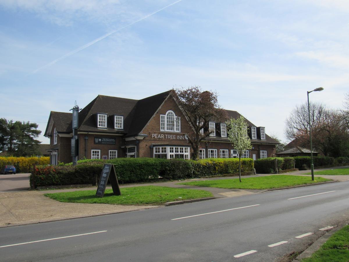 Pear Tree Inn Welwyn Garden City Bagian luar foto